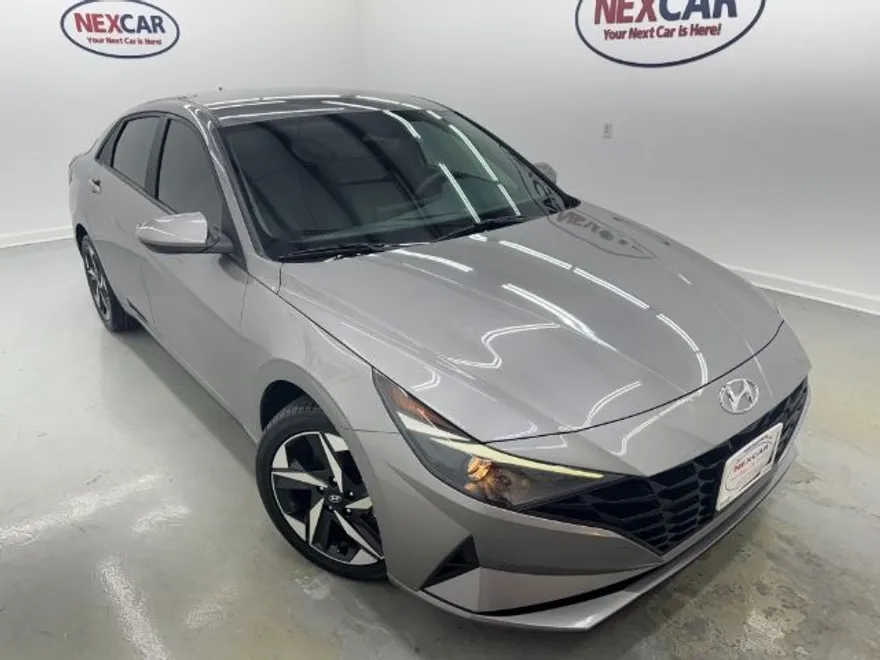 2023 Hyundai Elantra SEL photo 1