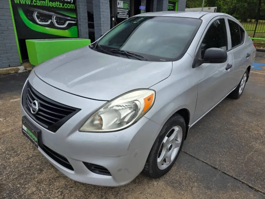 2014 Nissan Versa 1.6 Plus photo 1