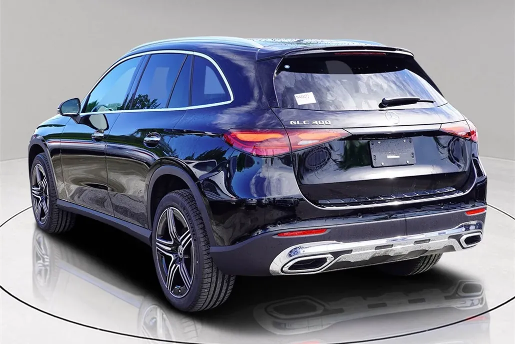2026 Mercedes Benz GLC 300 photo 1