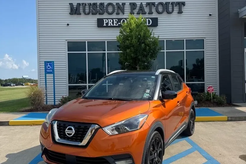 2020 Nissan Kicks SR photo 1