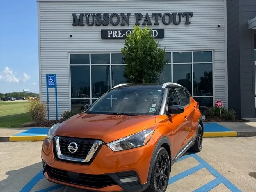 2020 Nissan Kicks SR photo 1