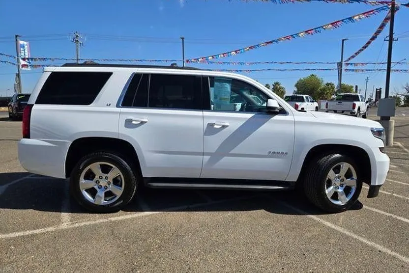 2016 Chevrolet Tahoe LT photo 1