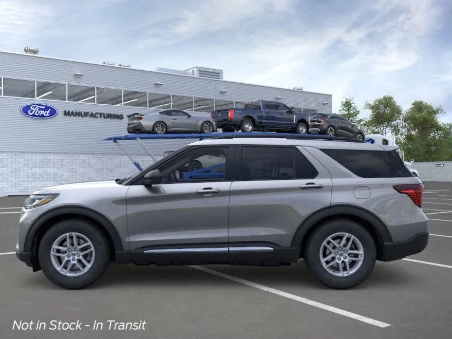 2025 Ford Explorer photo 1