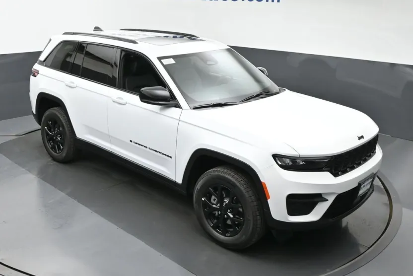 2025 Jeep Grand Cherokee Altitude photo 1