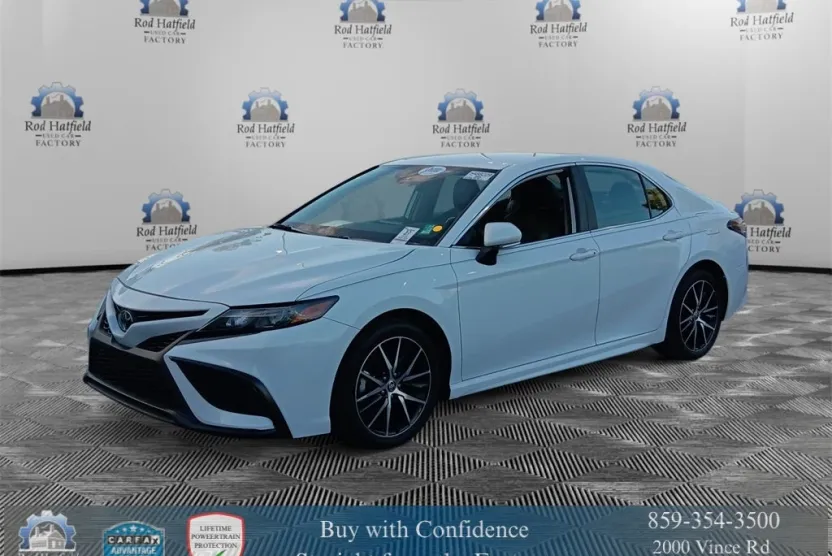 2024 Toyota Camry SE photo 1