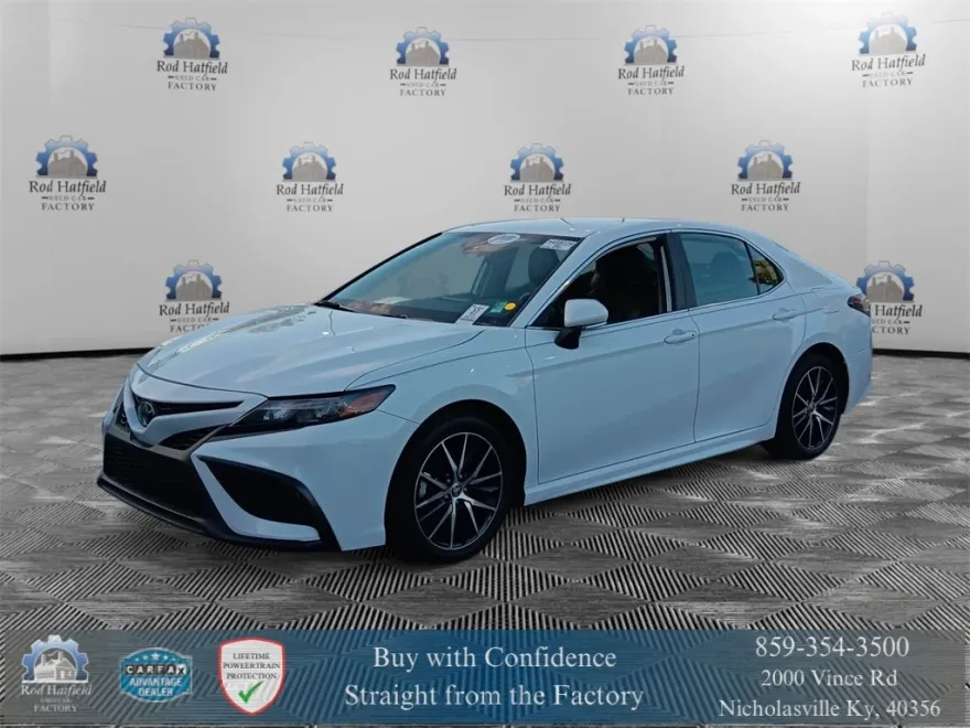 2024 Toyota Camry SE photo 1
