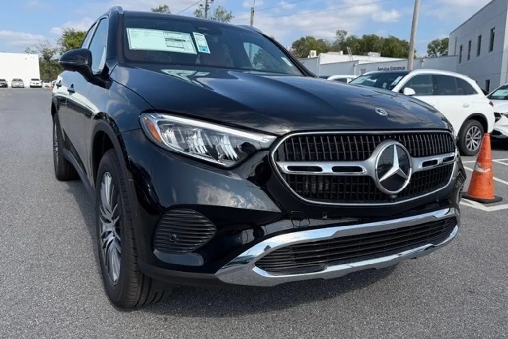 2026 Mercedes Benz GLC 300 4MATIC photo 1