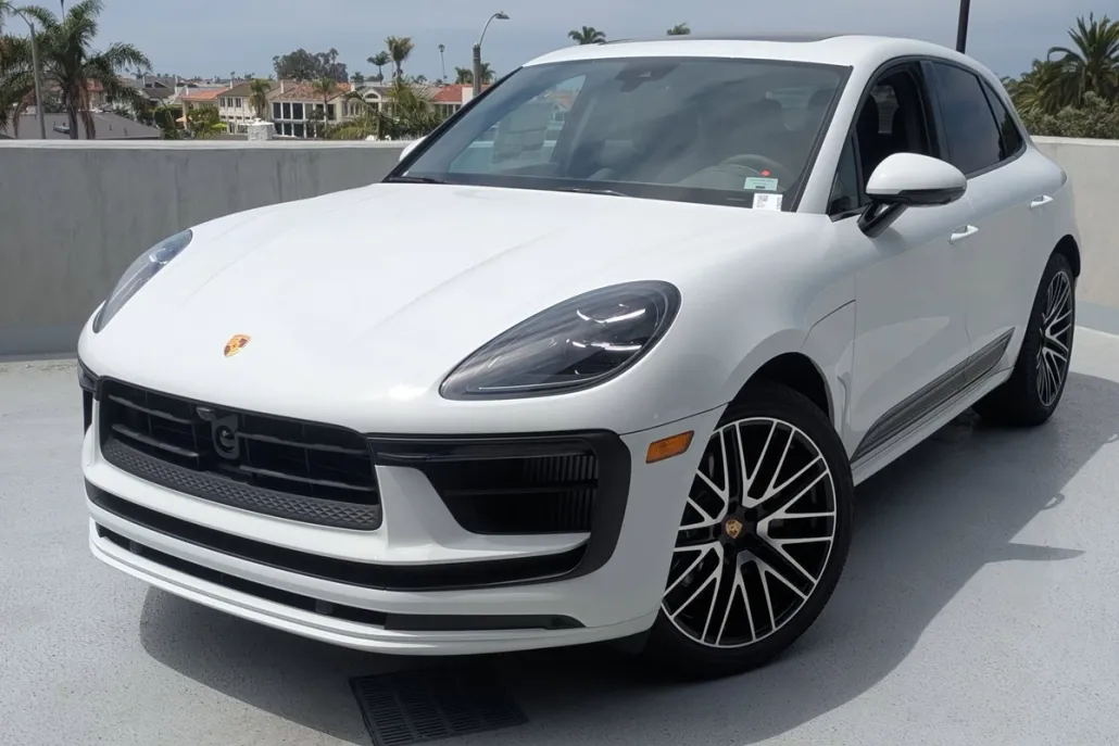 2025 Porsche Macan S photo 1