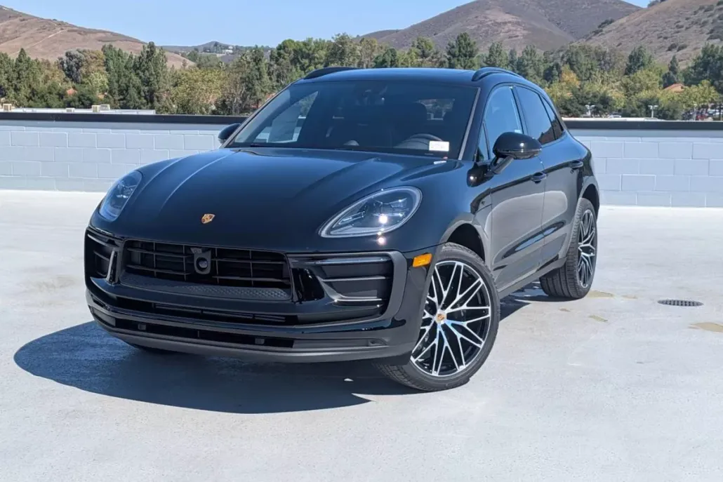 2026 Porsche Macan T photo 1