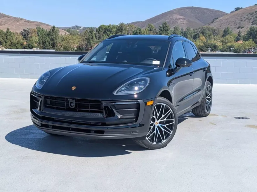 2026 Porsche Macan T photo 1