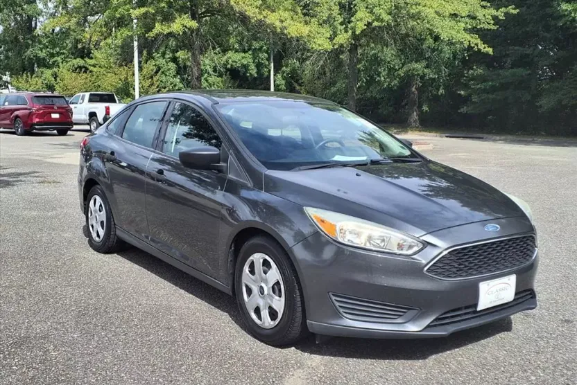 2017 Ford Focus S photo 1