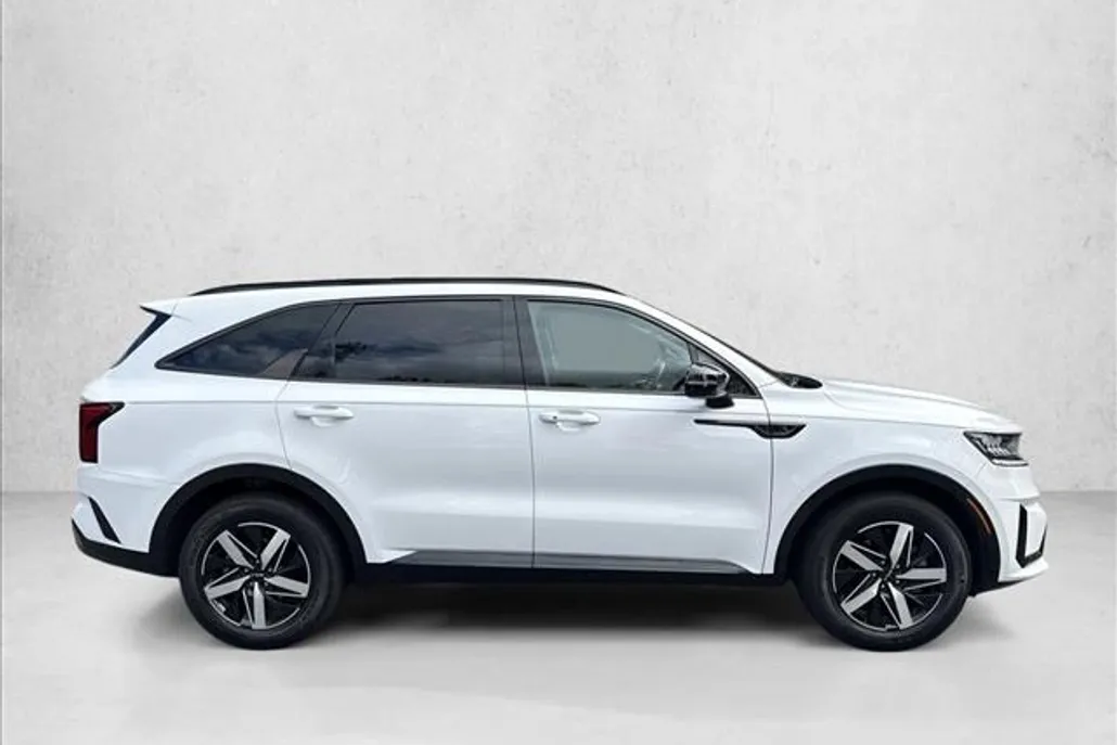 2022 Kia Sorento EX photo 1