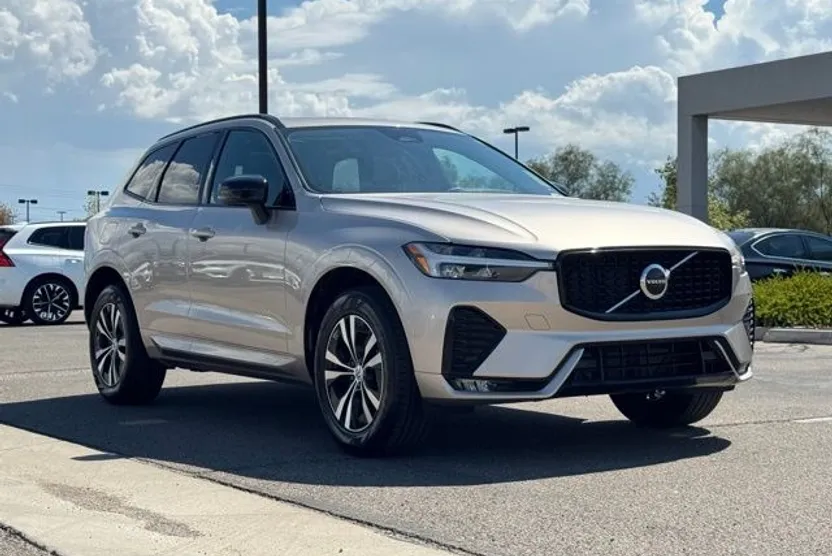 2025 Volvo XC60 B5 Core photo 1