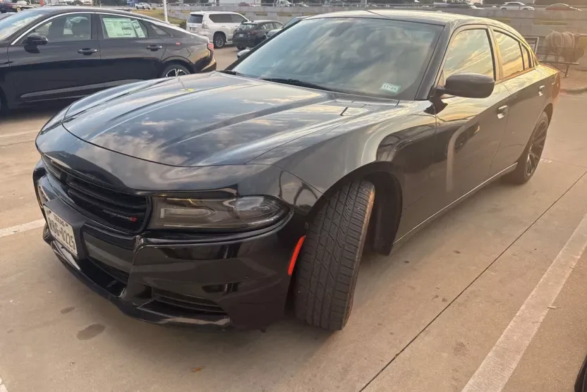 2017 Dodge Charger SXT photo 1