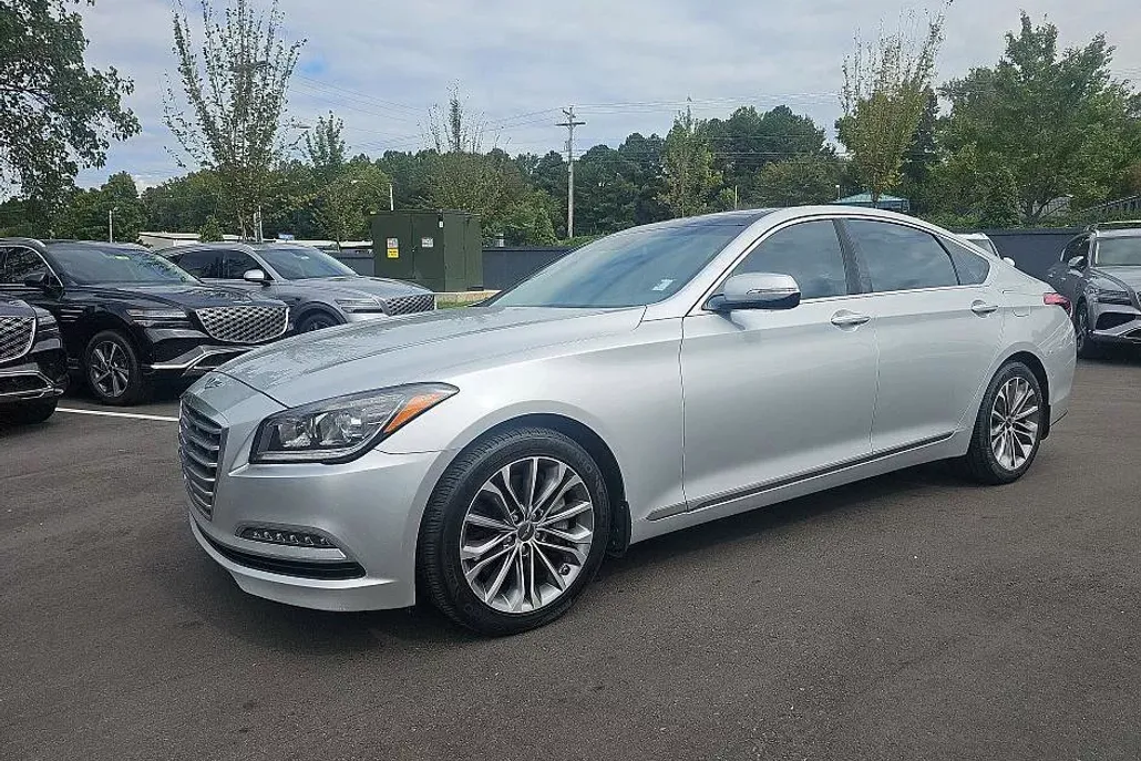 2016 Hyundai Genesis 3.8 RWD photo 1