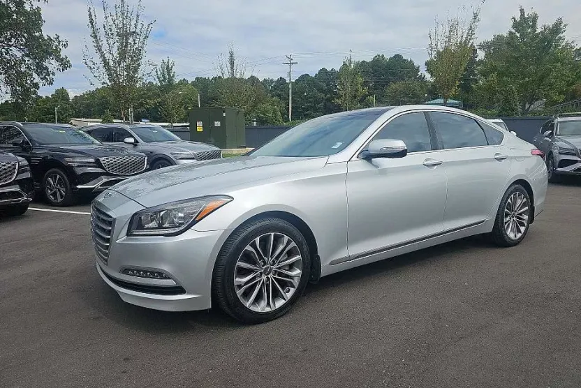 2016 Hyundai Genesis 3.8 RWD photo 1