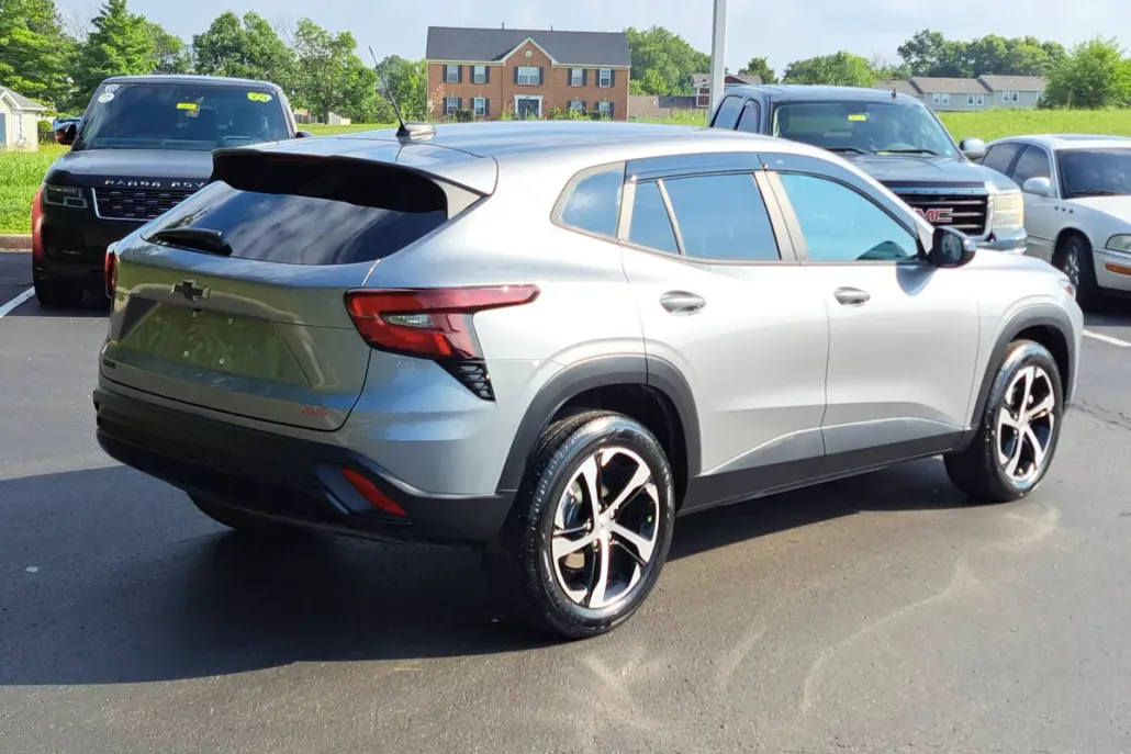 2024 Chevrolet Trax photo 1
