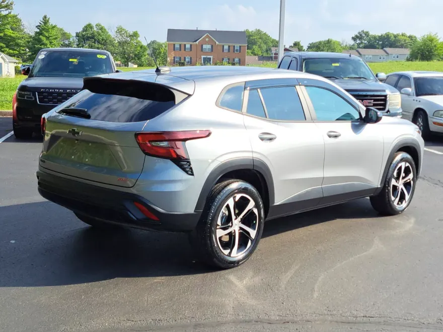 2024 Chevrolet Trax photo 1