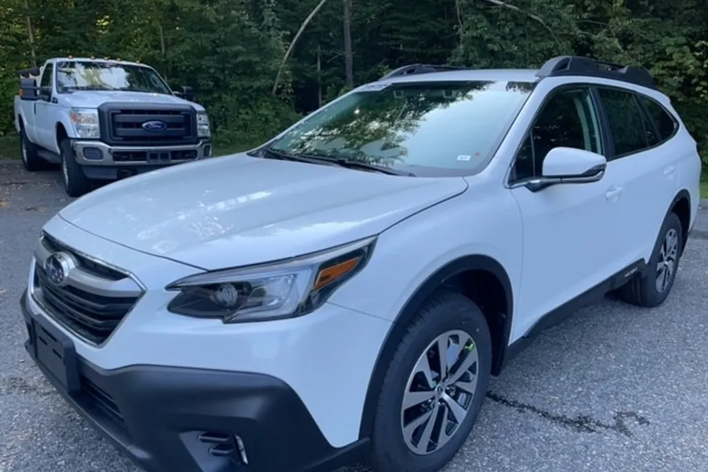 2022 Subaru Outback Premium photo 1