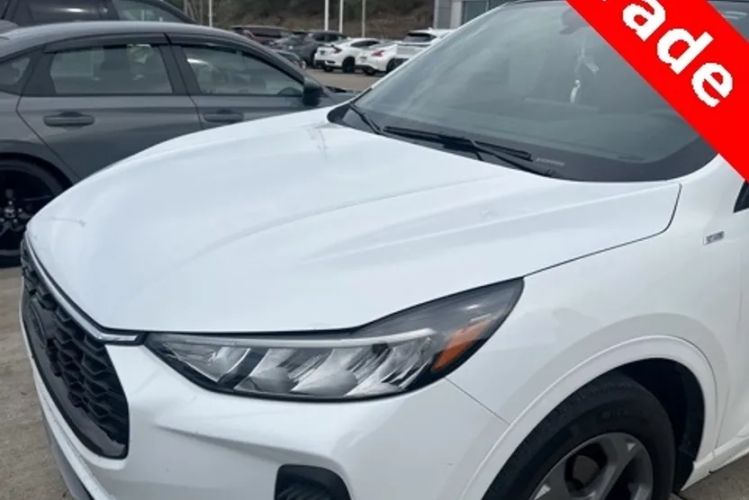 2023 Ford Escape ST-Line photo 1