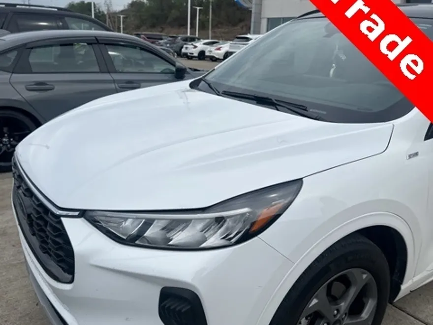 2023 Ford Escape ST-Line photo 1