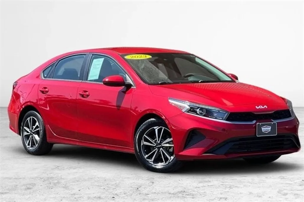 2023 Kia Forte LXS photo 1