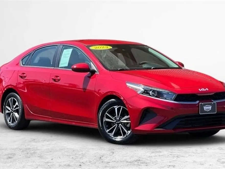 2023 Kia Forte LXS photo 1