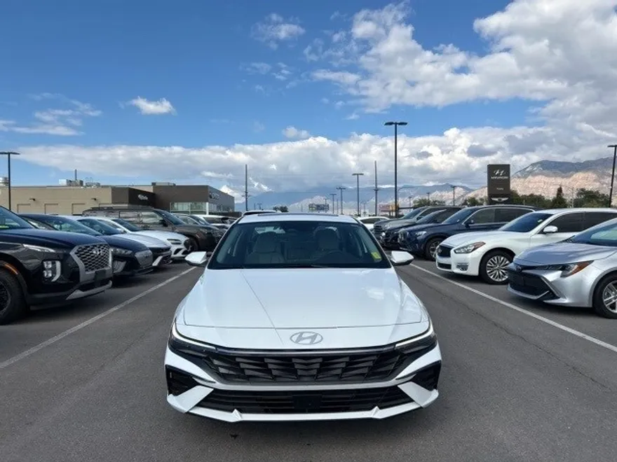 2025 Hyundai Elantra Limited photo 1