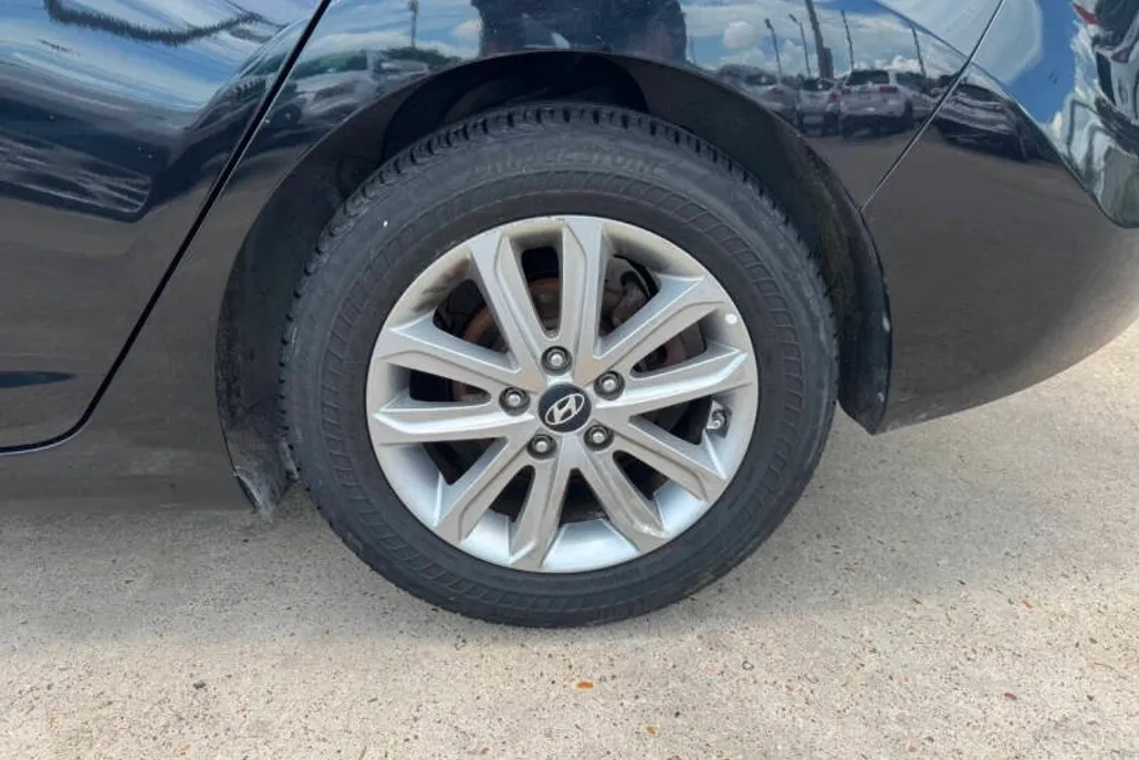 2014 Hyundai Elantra SE photo 1