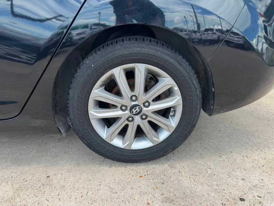 2014 Hyundai Elantra SE photo 1