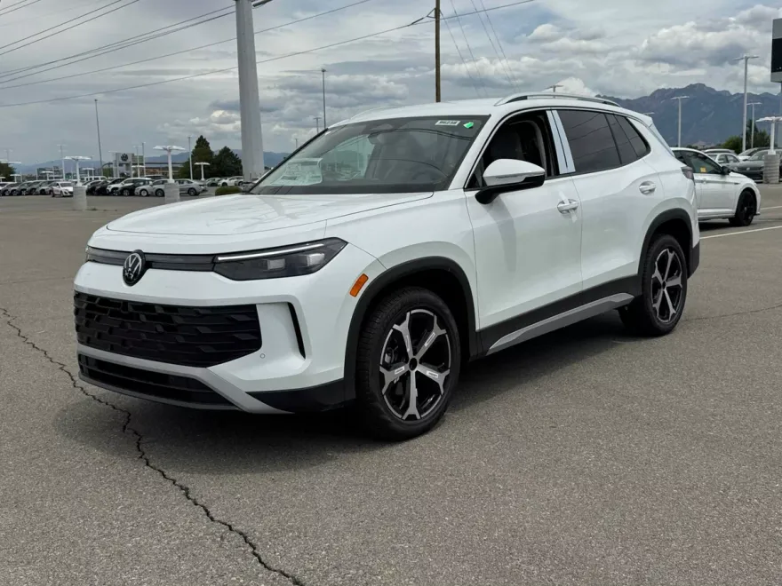 2025 Volkswagen Tiguan SE photo 1