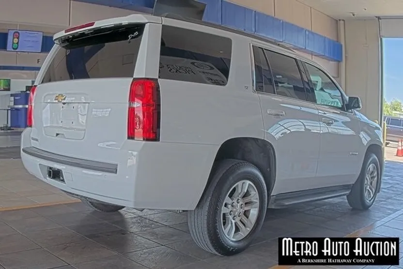 2017 Chevrolet Tahoe LT photo 1