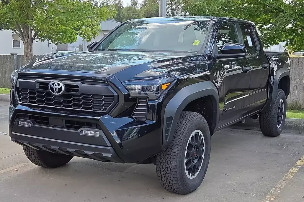 2024 Toyota Tacoma TRD Off-Road photo 1