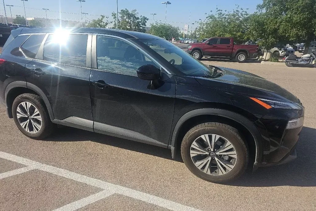 2023 Nissan Rogue SV photo 1