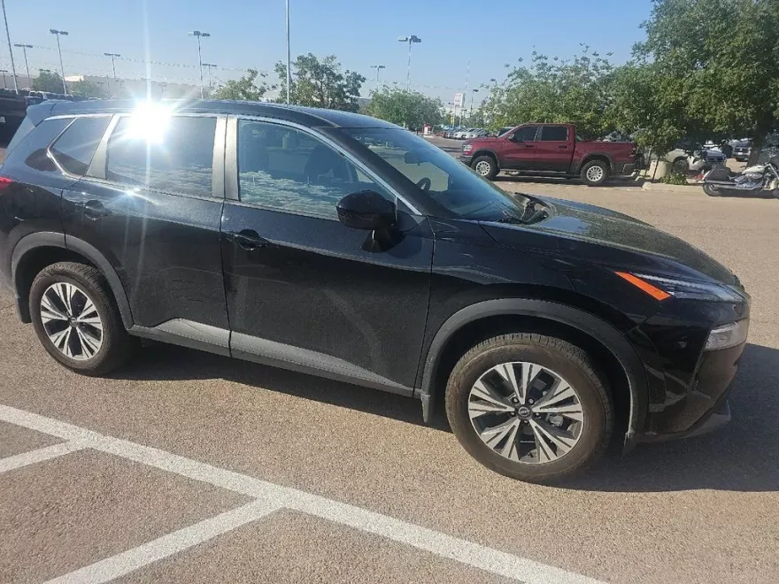 2023 Nissan Rogue SV photo 1