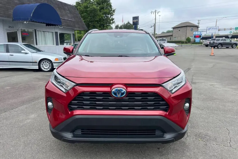 2021 Toyota RAV4 Hybrid XLE photo 1