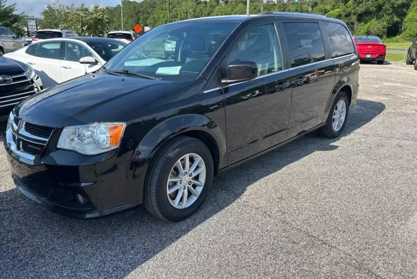 2020 Dodge Grand Caravan SXT photo 1