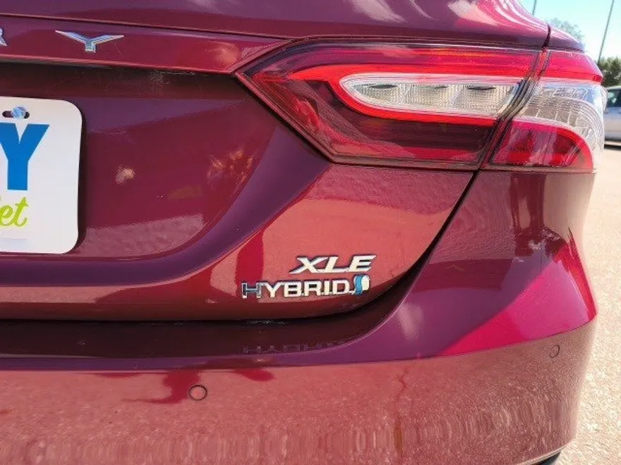 2020 Toyota Camry Hybrid XLE photo 1