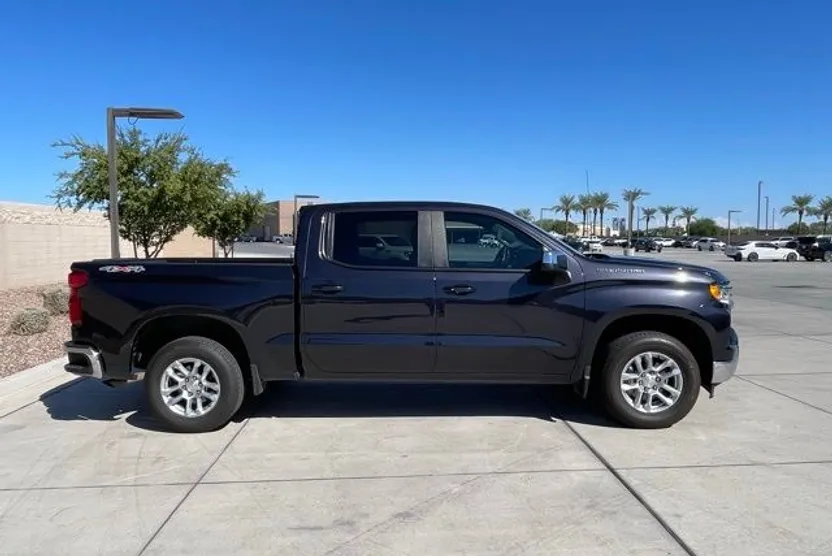 2023 Chevrolet Silverado 1500 LT photo 1