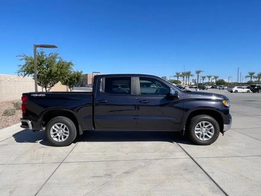 2023 Chevrolet Silverado 1500 LT photo 1