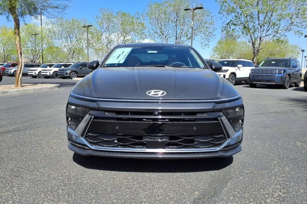 2025 Hyundai Sonata Hybrid Limited photo 1