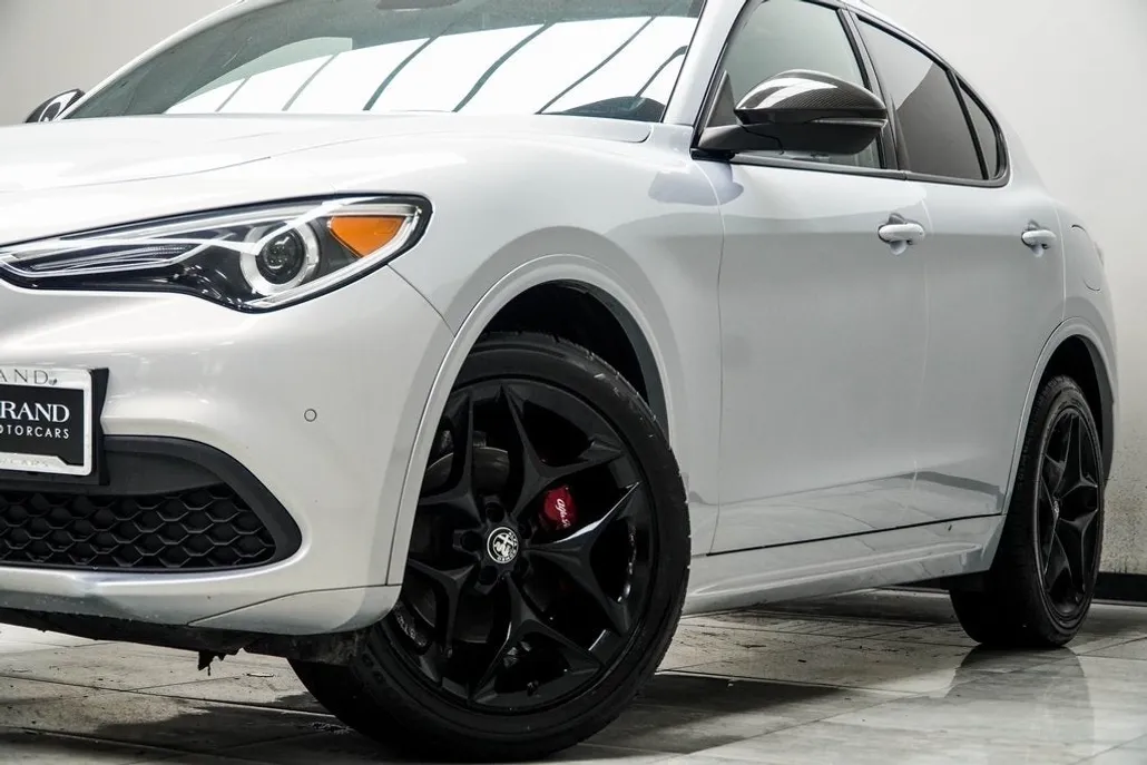2020 Alfa Romeo Stelvio Ti Sport photo 1