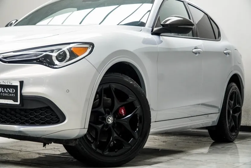 2020 Alfa Romeo Stelvio Ti Sport photo 1