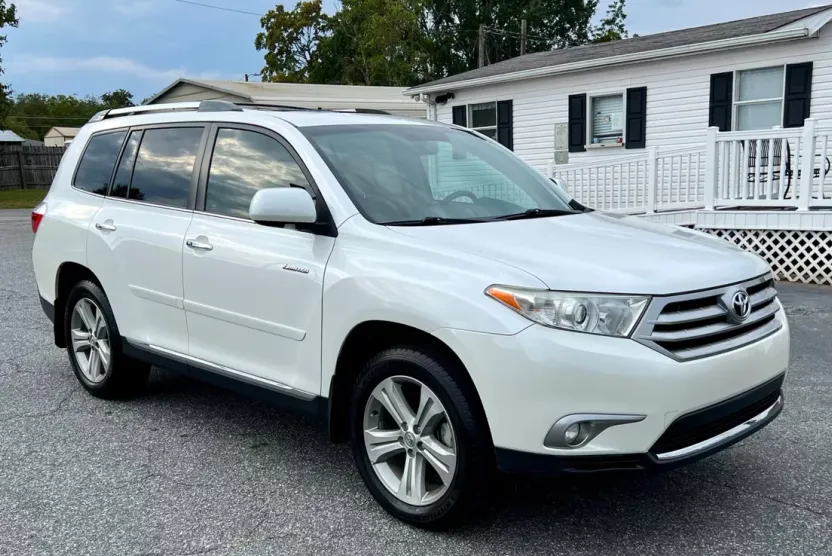 2013 Toyota Highlander Base Hybrid photo 1