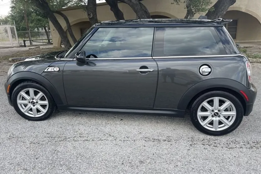2011 Mini Cooper S photo 1