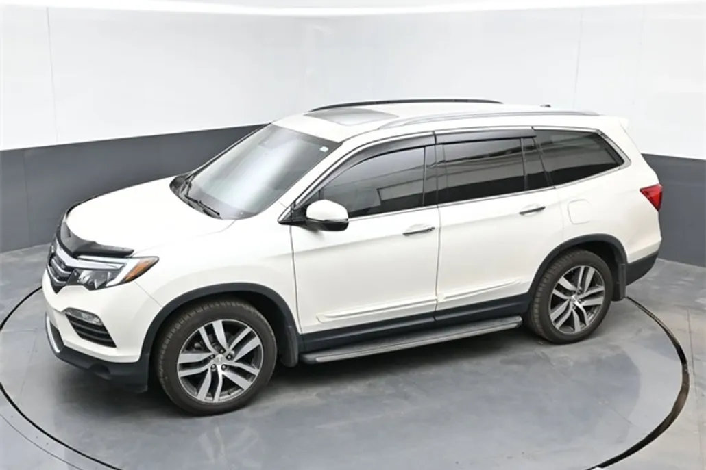 2017 Honda Pilot Touring photo 1