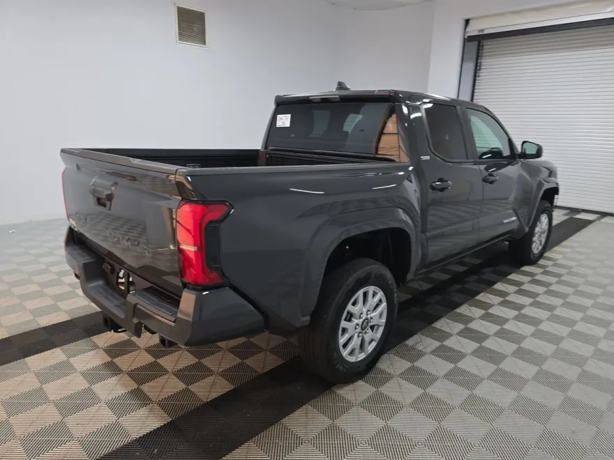 2025 Toyota Tacoma SR5 photo 1