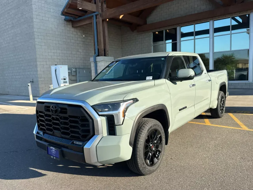 2023 Toyota Tundra Limited photo 1