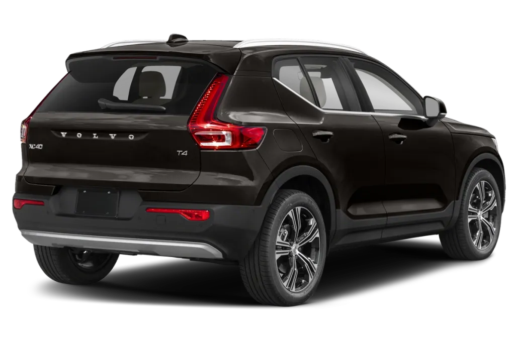 2022 Volvo XC40 T5 Momentum photo 1