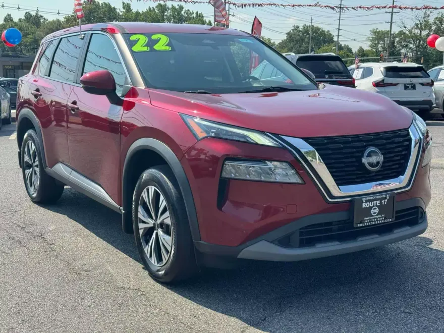 2022 Nissan Rogue SV photo 1